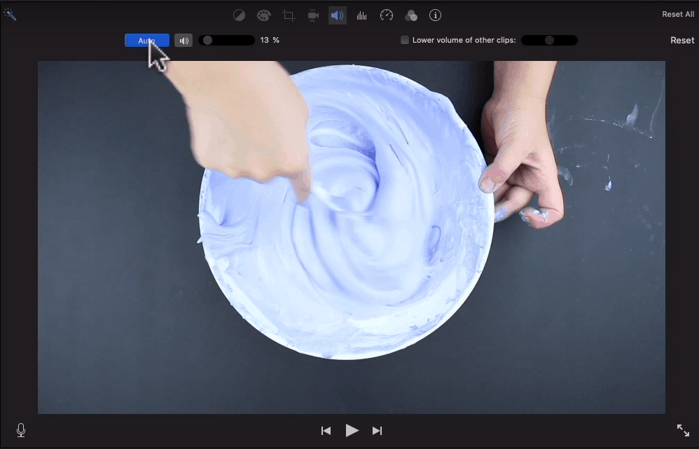 automatic monitoring audio in iMovie